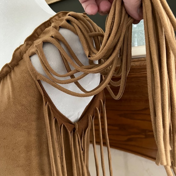 Charlotte Russe Women's Vintage‎ Faux Suede Fringe Top Sz. M - Picture 4 of 8